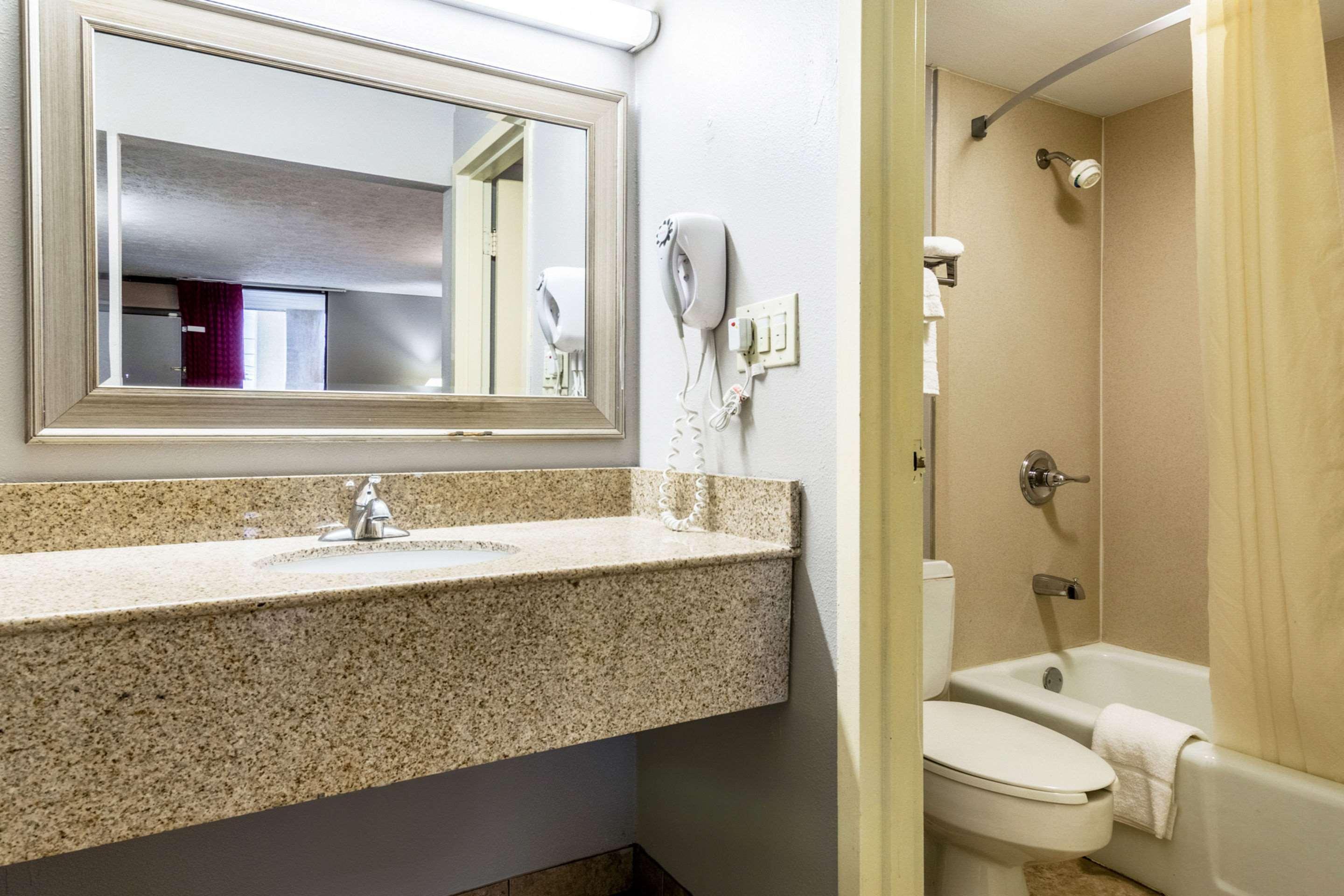Econo Lodge Seymour Luaran gambar
